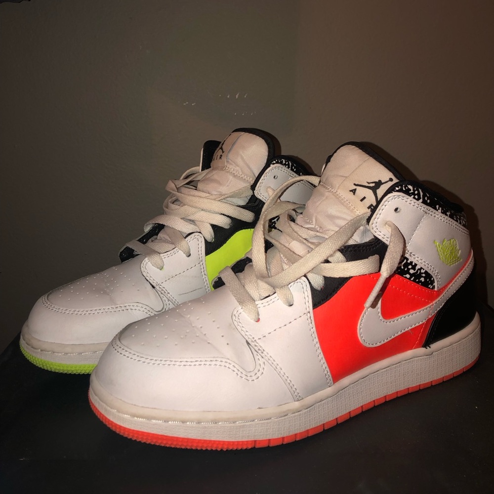 Air Jordan 1 Mid “Notebook”